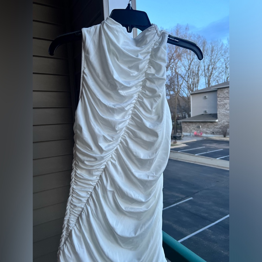 π Elegant White Sleeveless Stretchy Frilly Dress Size L - Picture 7 of 13